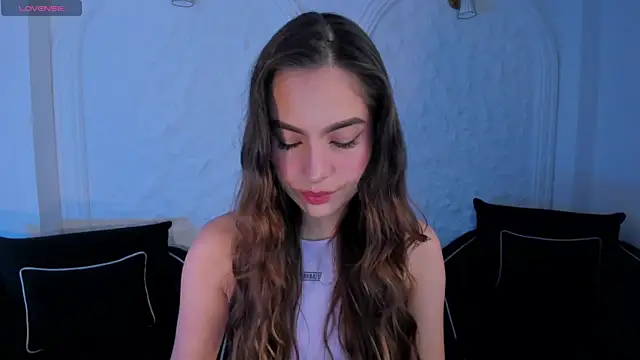 Snapshot of MarianneLane chatting on 10.04.25 MarianneLane online show from 10.04.25