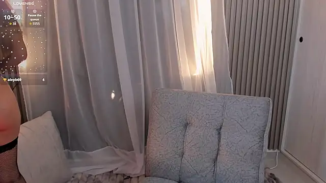 Snapshot of CarolineGraceX chatting on 06.02.26 CarolineGraceX online show from 06.02.26