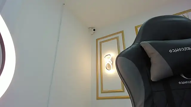 amor smith  online show from 03.13.25