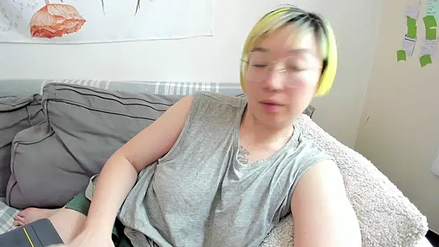 Snapshot of luxgray chatting on 06.14.26 luxgray online show from 06.14.26