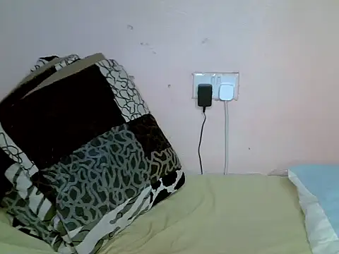 Snapshot of sweet_rozie chatting on 10.29.25 sweet rozie online show from 10.29.25