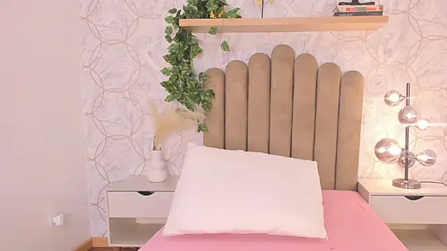 Roma  love online show from 12.04.25