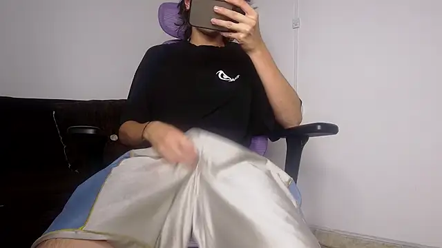 Snapshot of alex_connorr chatting on 06.21.26 alex connorr online show from 06.21.26