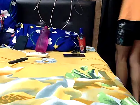 Snapshot of dreamy_lusty01 chatting on 10.21.25 dreamy lusty01 online show from 10.21.25