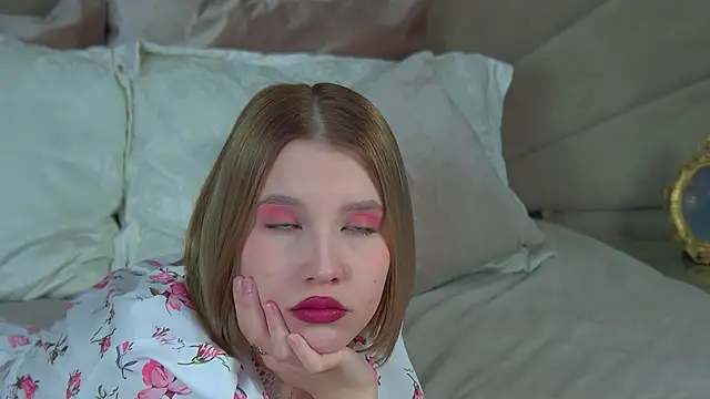 LiliLinn online show from 02.17.25