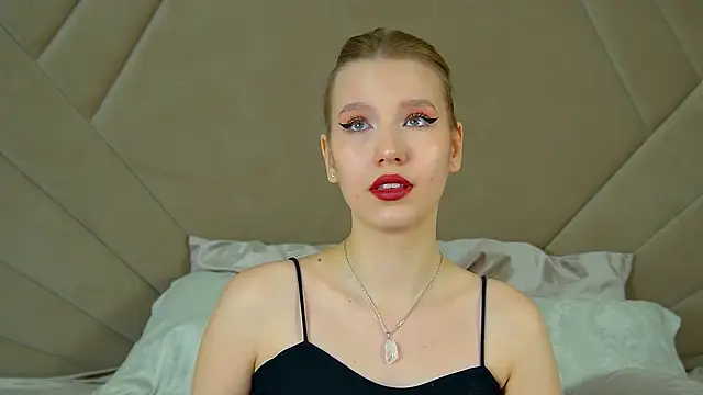 LiliLinn online show from 02.25.25