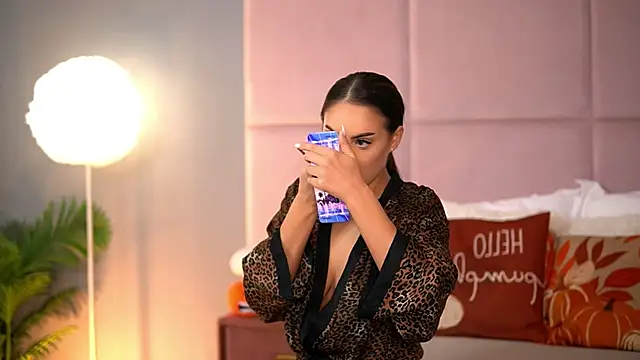 AlmaLuv online show from 11.28.25