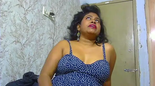 Snapshot of sexy_roma chatting on 01.14.25 sexy roma online show from 01.14.25