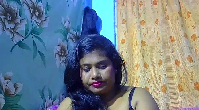 Snapshot of sexy_roma chatting on 02.28.25 sexy roma online show from 02.28.25