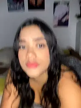 Snapshot of ElaEndez_ chatting on 11.23.25 ElaEndez online show from 11.23.25