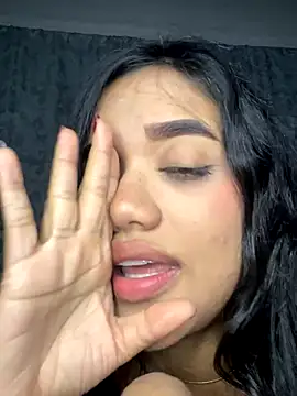 Snapshot of ElaEndez_ chatting on 12.14.25 ElaEndez online show from 12.14.25