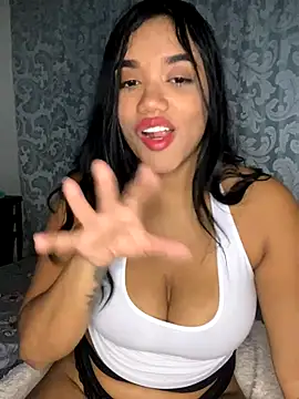 Snapshot of ElaEndez_ chatting on 12.20.25 ElaEndez online show from 12.20.25