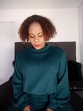 Snapshot of Camille_rose_ chatting on 09.10.25 Camille rose online show from 09.10.25