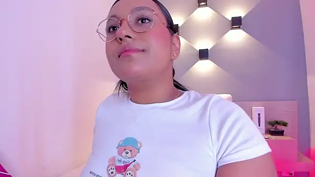 ellamontoya online show from 02.05.25