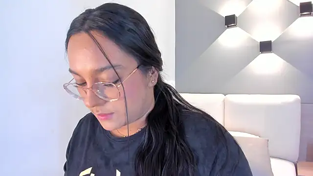 ellamontoya online show from 10.02.25