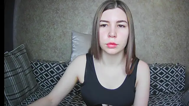 Snapshot of ElllaNuar chatting on 12.20.24 ElllaNuar online show from 12.20.24