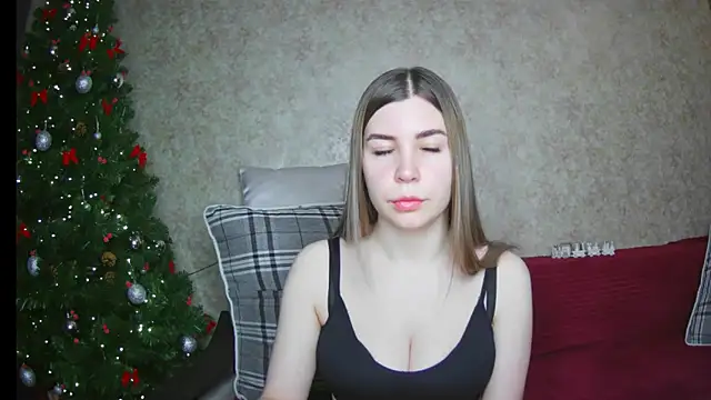 Snapshot of ElllaNuar chatting on 01.08.25 ElllaNuar online show from 01.08.25