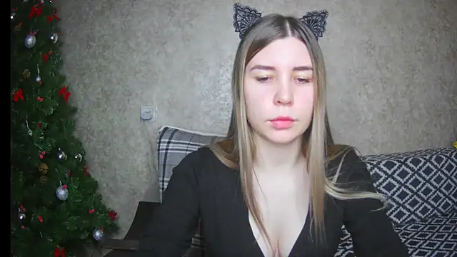 Snapshot of ElllaNuar chatting on 01.30.25 ElllaNuar online show from 01.30.25