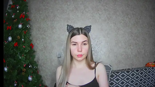 Snapshot of ElllaNuar chatting on 01.30.25 ElllaNuar online show from 01.30.25