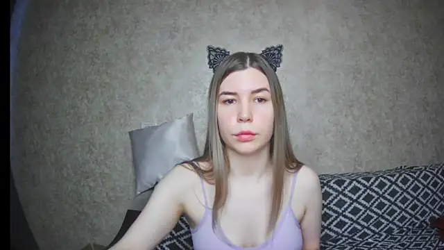 Snapshot of ElllaNuar chatting on 02.06.25 ElllaNuar online show from 02.06.25