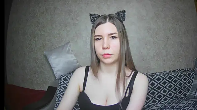 Snapshot of ElllaNuar chatting on 02.12.25 ElllaNuar online show from 02.12.25