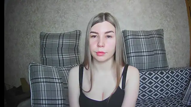 Snapshot of ElllaNuar chatting on 03.14.25 ElllaNuar online show from 03.14.25