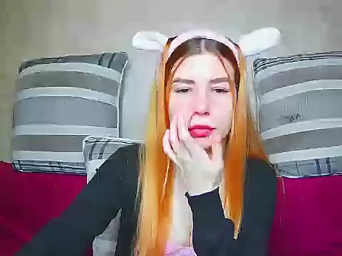 Snapshot of ElllaNuar chatting on 09.23.25 ElllaNuar online show from 09.23.25