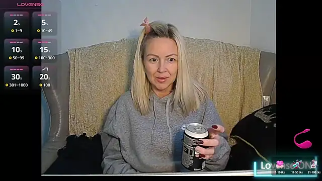 Snapshot of Angelamariexox chatting on 10.21.25 Angelamariexox online show from 10.21.25