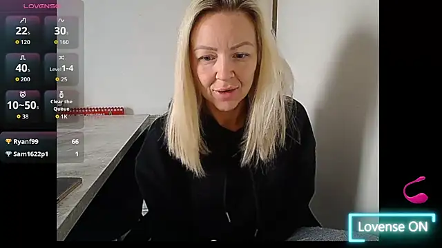 Snapshot of Angelamariexox chatting on 12.21.25 Angelamariexox online show from 12.21.25