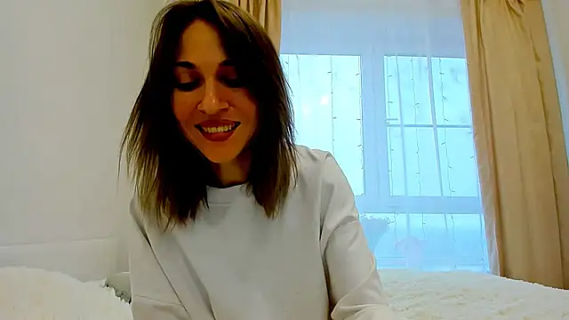 Snapshot of Mona_Cruz chatting on 02.01.25 Mona Cruz online show from 02.01.25