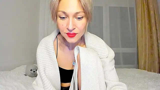 Snapshot of Mona_Cruz chatting on 03.10.25 Mona Cruz online show from 03.10.25