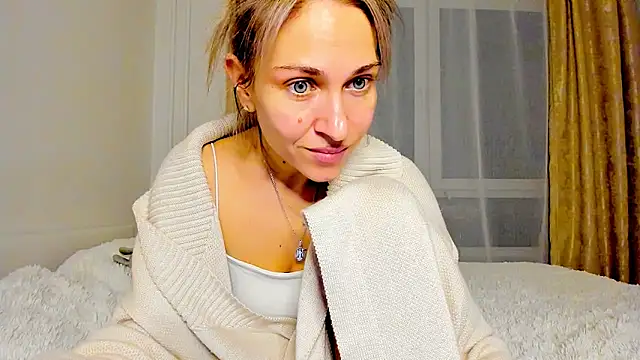 Snapshot of Mona_Cruz chatting on 03.17.25 Mona Cruz online show from 03.17.25