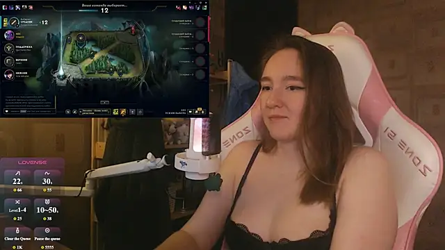 Snapshot of MoonlishSiren chatting on 06.14.26 MoonlishSiren online show from 06.14.26