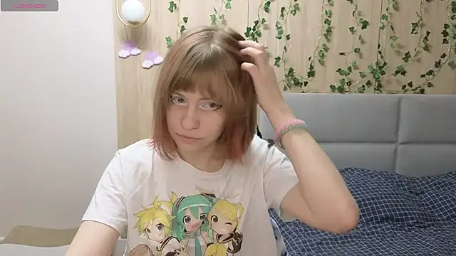 Snapshot of HermioneHHH chatting on 02.19.25 HermioneHHH online show from 02.19.25