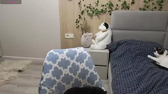 Snapshot of HermioneHHH chatting on 03.18.25 HermioneHHH online show from 03.18.25