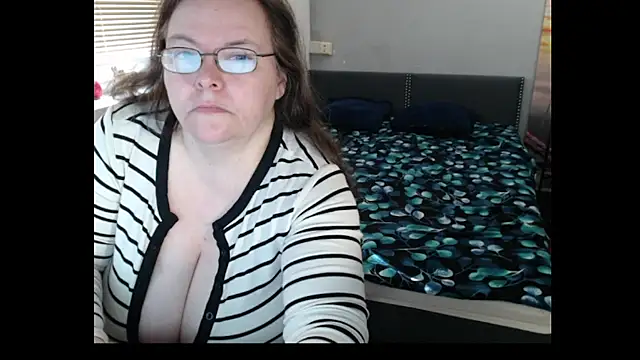 Snapshot of Sweetboobs chatting on 04.05.26 Sweetboobs online show from 04.05.26