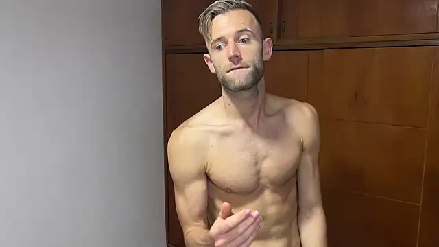 Snapshot of aquilesmade chatting on 12.14.24 aquilesmade online show from 12.14.24