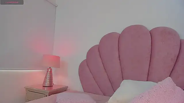 Nicole Paradise online show from 01.20.25