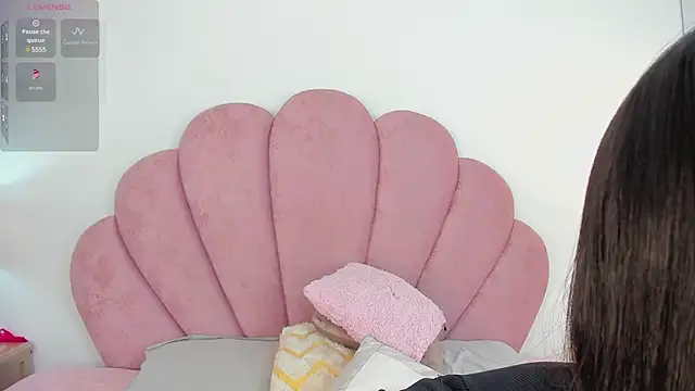 Nicole Paradise online show from 02.20.25