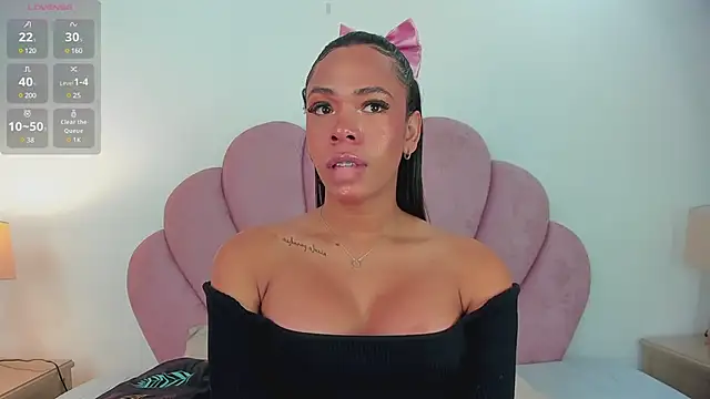 Nicole Paradise online show from 03.05.25