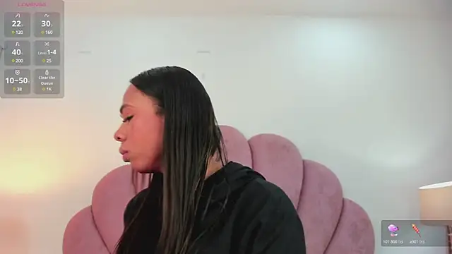 Nicole Paradise online show from 03.07.25