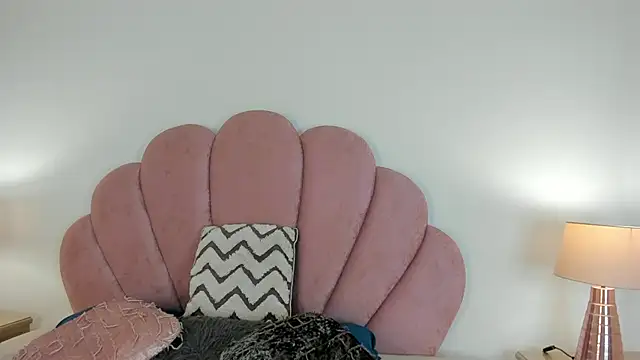 Nicole Paradise online show from 11.24.25