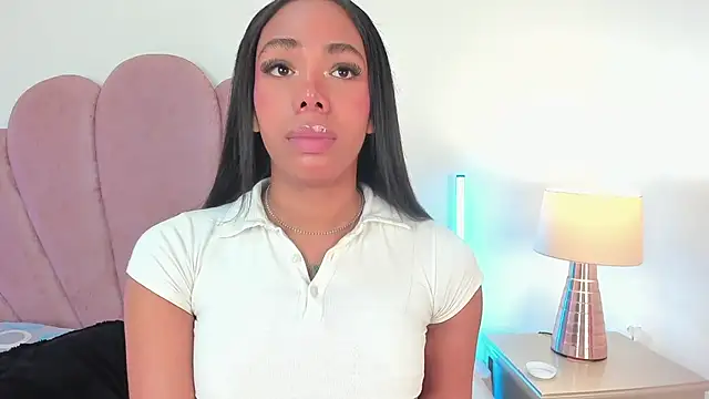 Nicole Paradise online show from 12.17.25