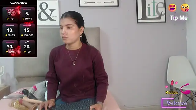 Snapshot of SophiaMeyerst chatting on 06.30.26 SophiaMeyerst online show from 06.30.26