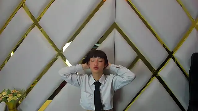 Aurora 18 online show from 12.20.24