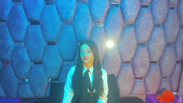 Aurora 18 online show from 09.30.25