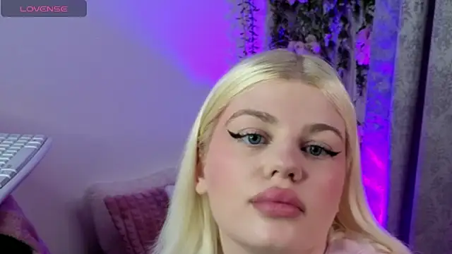 Snapshot of JosephineBlairs chatting on 05.22.26 JosephineBlairs online show from 05.22.26