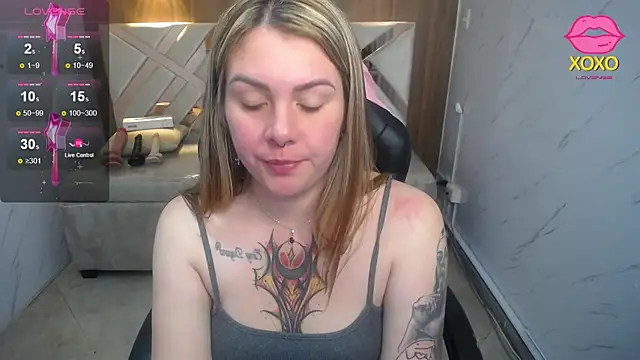 Snapshot of Paula_b_ chatting on 04.14.26 Paula b online show from 04.14.26