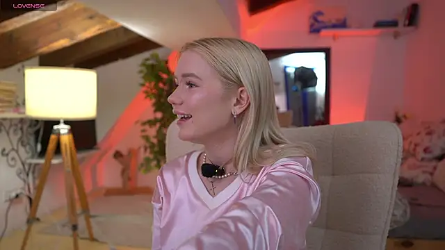 LexieLoree online show from 02.13.26