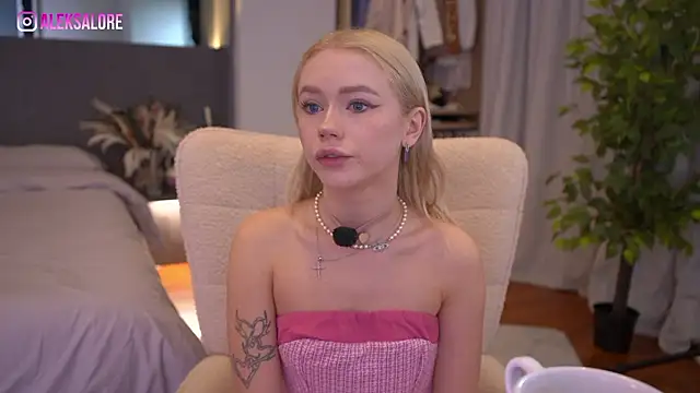 LexieLoree online show from 03.29.26